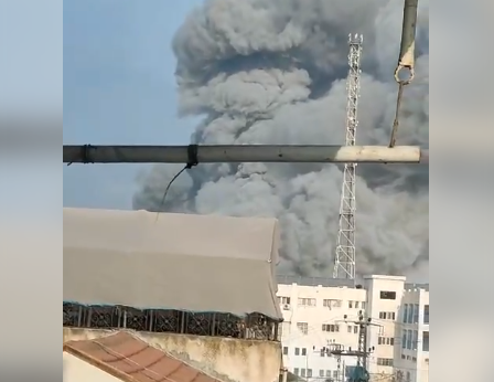 بالفيديو: طائرات الاحتلال الحربية تقصف الجامعة الإسلامية