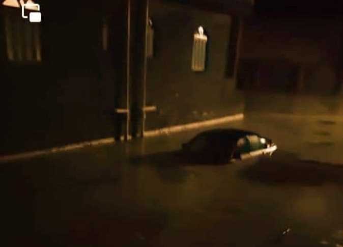 بالفيديو والصور: السيول تجتاح أجزاء واسعة من مرسى مطروح في مصر