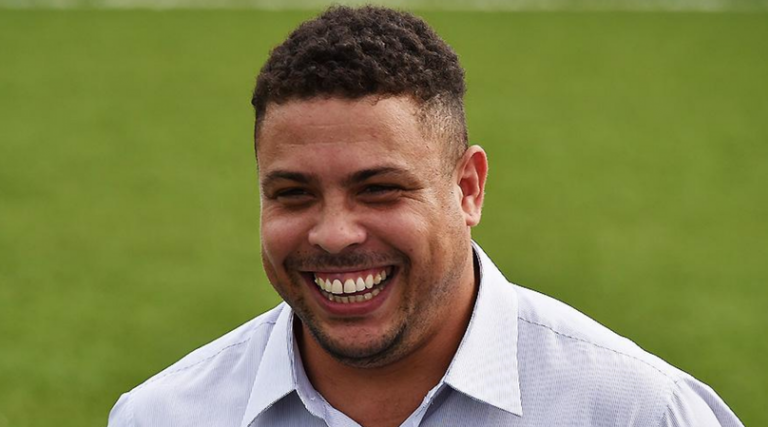 تصغره ب14 عاما... رونالدو البرازيلي يدخل القفص الذهبي