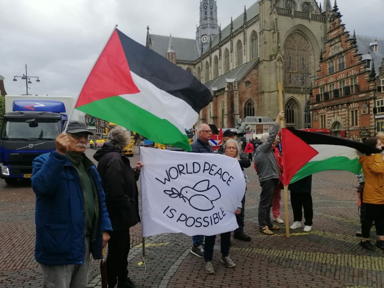 آلاف المتظاهرين يجوبون شوارع أثينا نصرة للقضية الفلسطينية