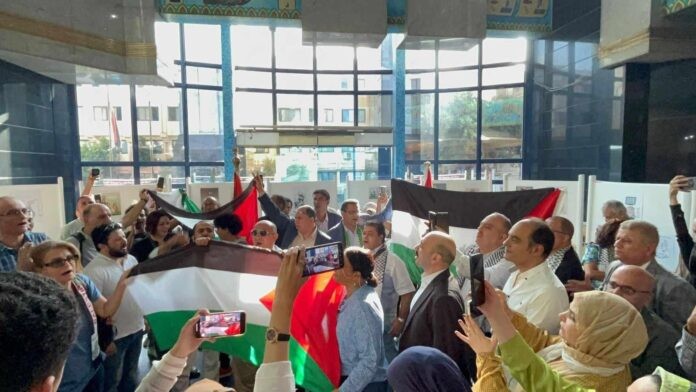 أمام مقر النقابة