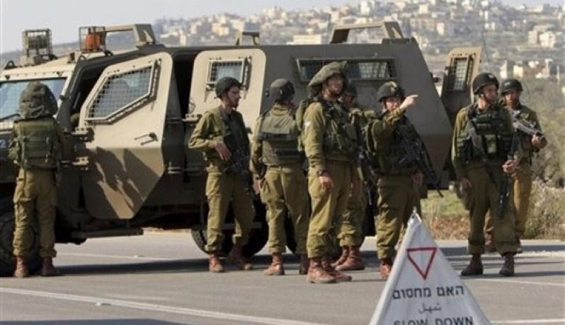 الاحتلال ينكّل بـ3 عمال من غزة ويلقي بهم على حاجز عسكري غرب الخليل