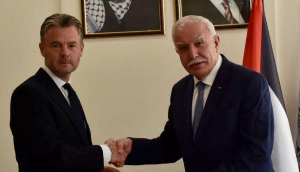 المالكي يتسلم نسخة من أوراق اعتماد ممثل جمهورية إيرلندا الجديد