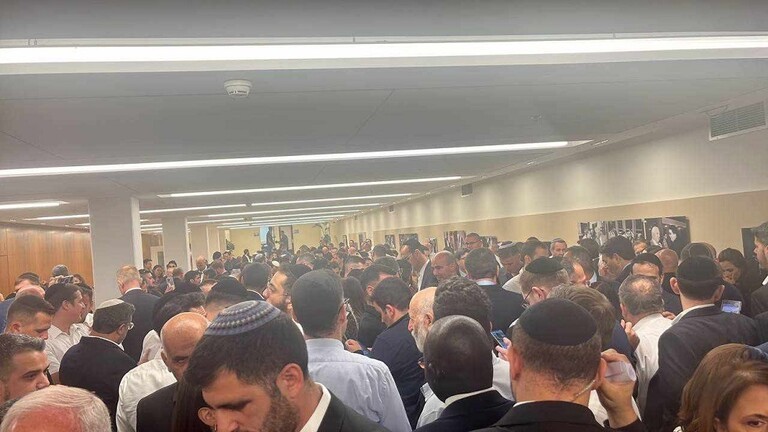 هروب أعضاء الكنيست ونتنياهو ووزراء الحكومة عقب رشقات صاروخية تجاه القدس