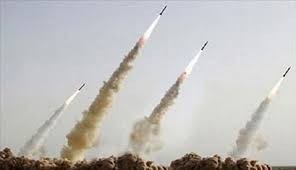 رشقة صاروخية كثيفة تجاه تل أبيب ودوي صفارات الإنذار في عدد من المدن الإسرائيلية