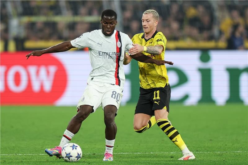 بالصور.. ميلان يعود بتعادل باهت من معقل دورتموند