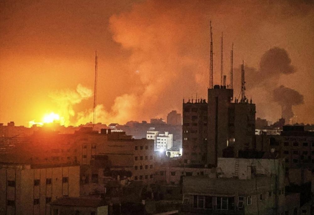 هيومن رايتس والعفو الدولية تحذران: قطع الاتصالات بغزة يهدد بإخفاء "فظائع جماعية" و"جرائم حرب"