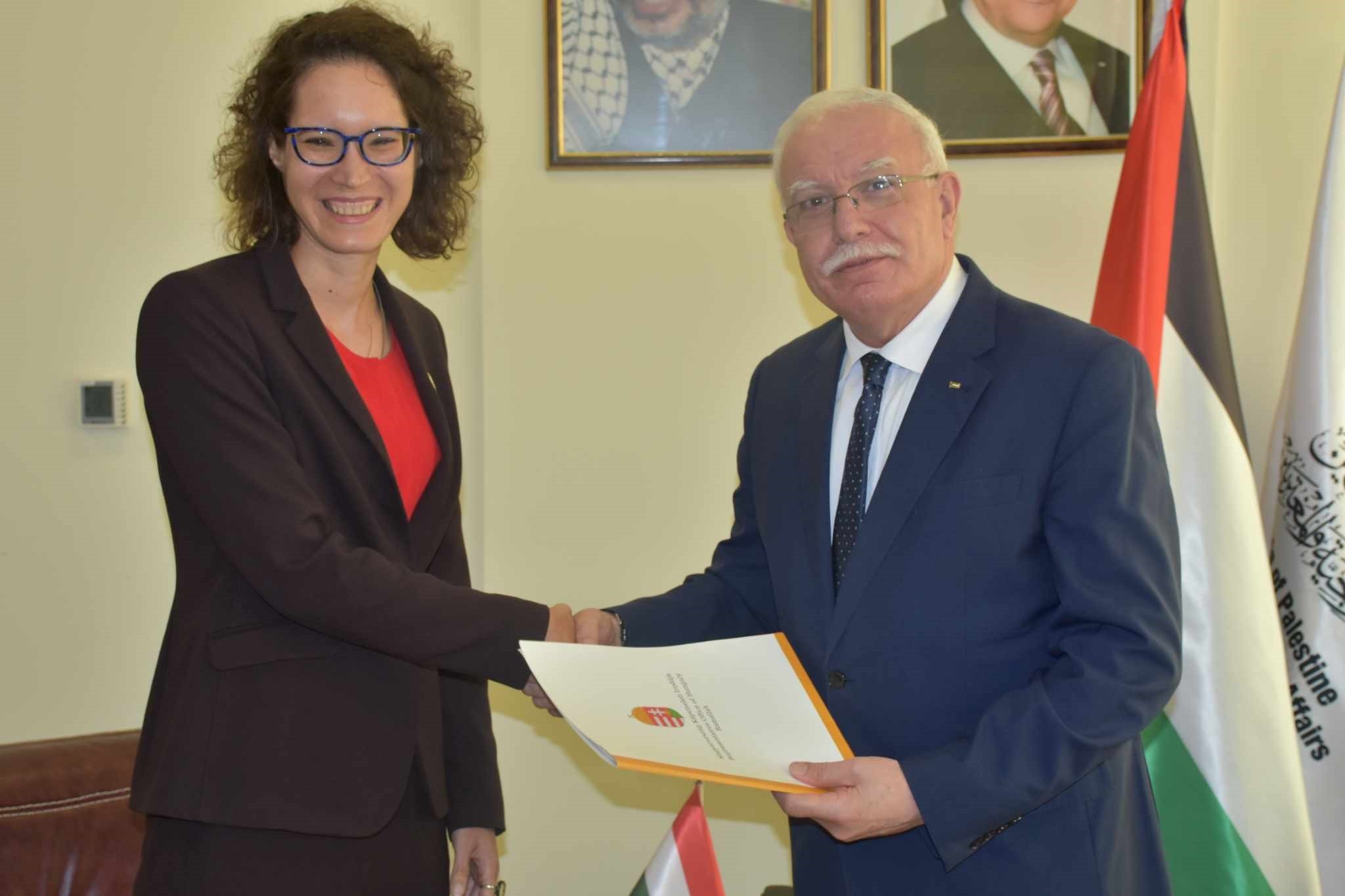 المالكي يتسلم نسخة من أوراق اعتماد سفير هنجاريا الجديد لدى فلسطين