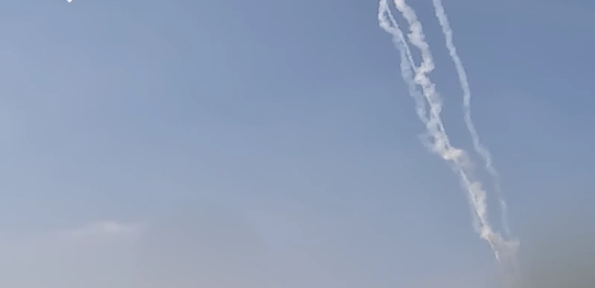 القسام تعلن قصف عسقلان وسديروت برشقة صاروخية