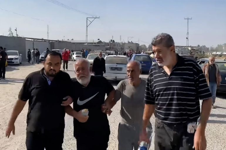 "عرّونا وتبولوا علينا".. عمال من غزة يفضحون كيف عذبتهم إسرائيل