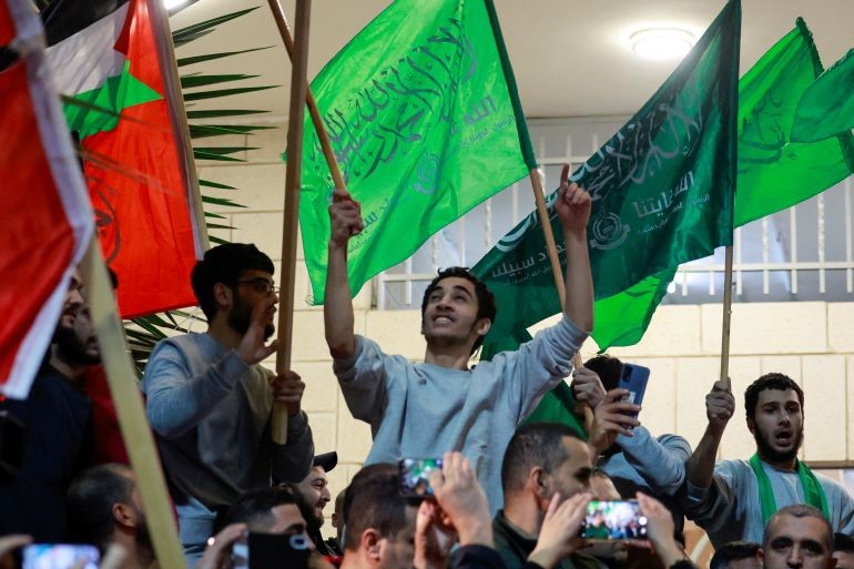 استقبال جماهيري للدفعة الثانية.. تحرير 6 من أقدم الأسيرات الفلسطينيات و33 طفلا