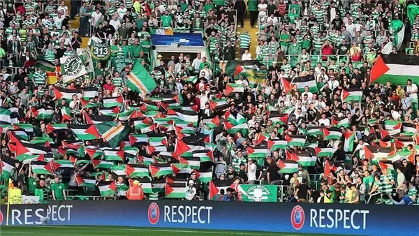 مرة أخرى.. جماهير سيلتك الاسكتلندي تدعم فلسطين وتدعو لرفع الأعلام الفلسطينية