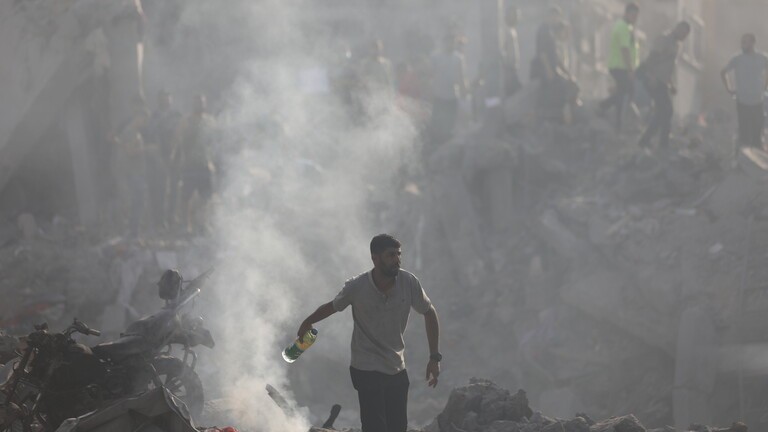 استشهاد عشرات الفلسطينيين اليوم بغارات إسرائيلية مركزة بوسط قطاع غزة وجنوبه