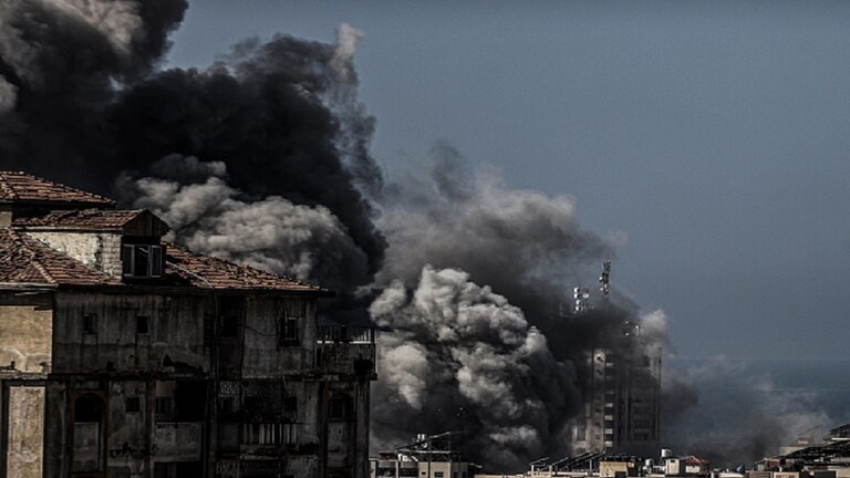 الطيران الحربي الإسرائيلي يشن غارات ضخمة على عدة أحياء في مدينة غزة