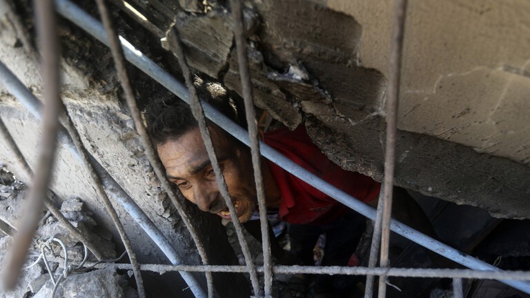 اشتعال النار داخل مستشفى الشفاء بعد قصف الاحتلال ساحته الداخلية