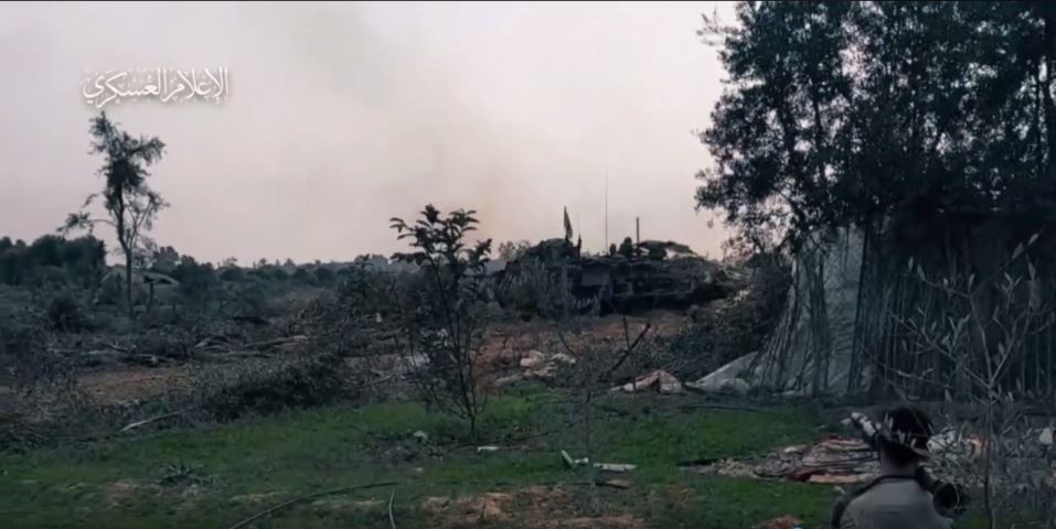 المقاومة الفلسطينية تكمن لجنود الاحتلال في الأنفاق وتستهدف طائراته وآلياته