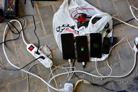 مسؤول في البيت الأبيض: إدارة بايدن تضغط على إسرائيل لإعادة الاتصالات إلى غزة