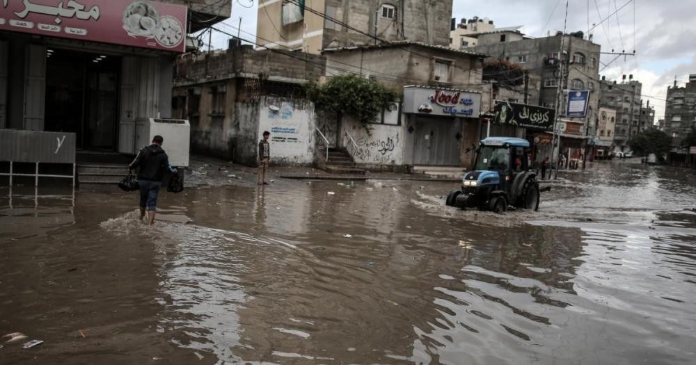 مخاوف من فيضان في غزة مع استمرار الأمطار ودمار شبكات الصرف الصحي