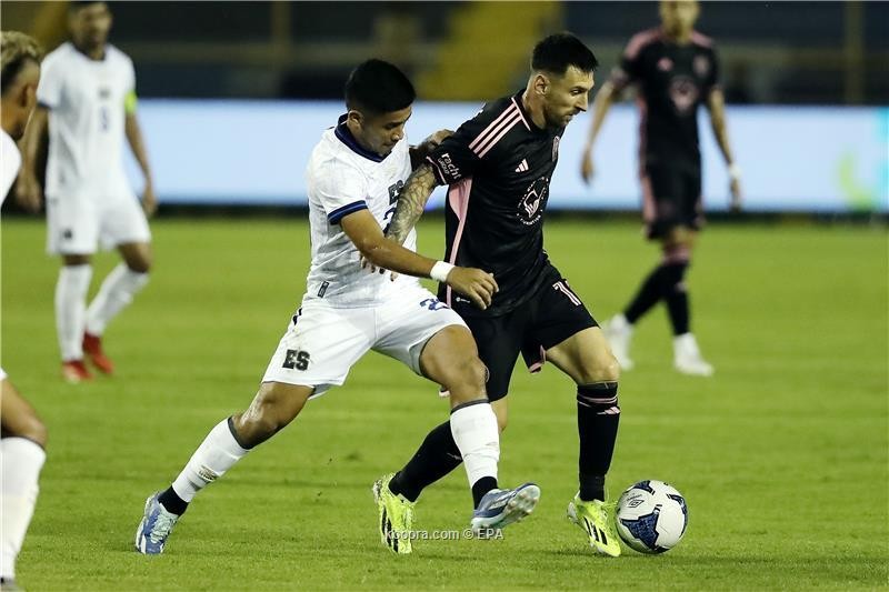 بالصور : بمشاركة ميسي وسواريز.. إنتر ميامي يتعادل مع السلفادور