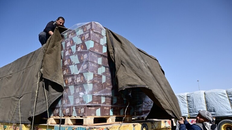 الجيش الإسرائيلي يعلن دخول 200 شاحنة محملة بالمساعدات الإنسانية إلى غزة