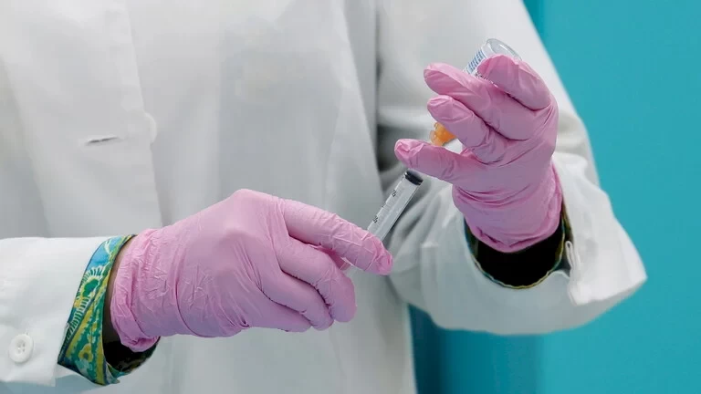 خلل خطير يضرب المستشفيات الإسرائيلية.. مئات المرضى تناولوا أدوية خاطئة!