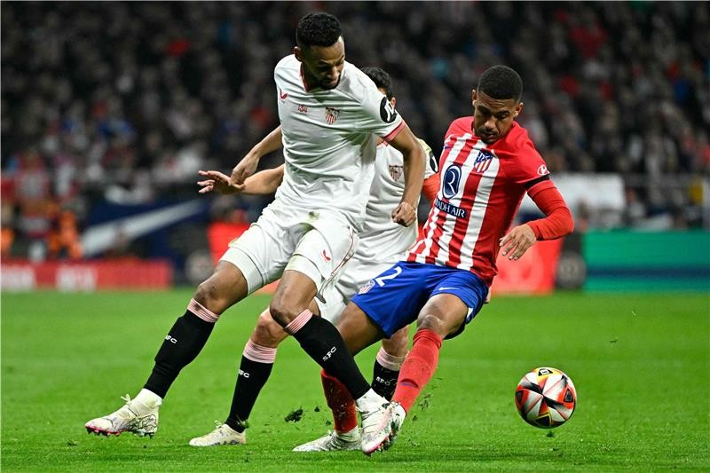 بالصور: لدغة ديباي تقود أتلتيكو مدريد لطرد إشبيلية من كأس الملك