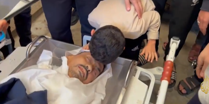 تشييع الصحفي الفلسطيني أكرم الشافعي في غزة