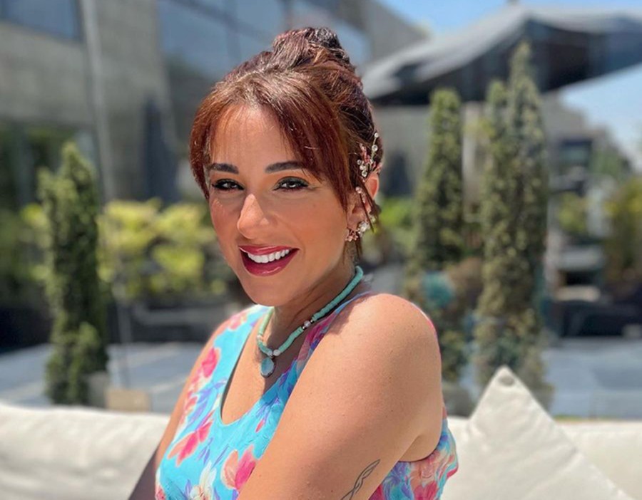 بسبب ماس كهربائي.. أسما شريف منير تنجو من حريق في منزلها