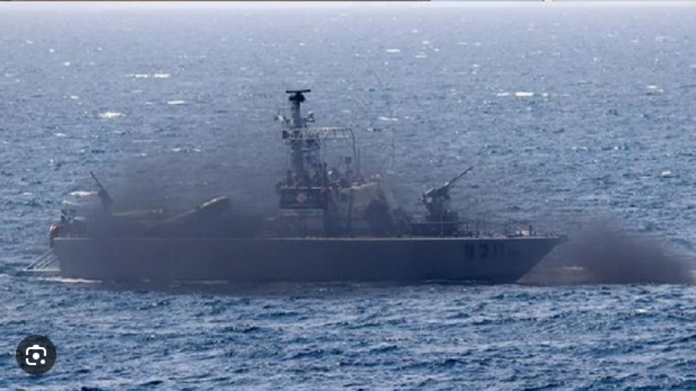 القوات المسلحة اليمنية تستهدف وتصيب سفينتين أمريكية وبريطانية