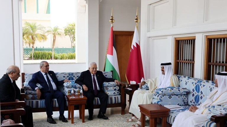 عباس: ننسق مع قطر لتحقيق وقف فوري لإطلاق النار في غزة