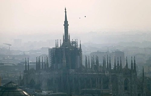 مدن إيطاليا تعاني: السماء رمادية حتى عندما لا تكون هناك غيوم