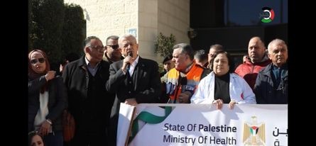 بالفيديو: وقفة أمام مقر الأمم المتحدة في رام الله رفضاً لجرائم الاحتلال بحق القطاع الصحي