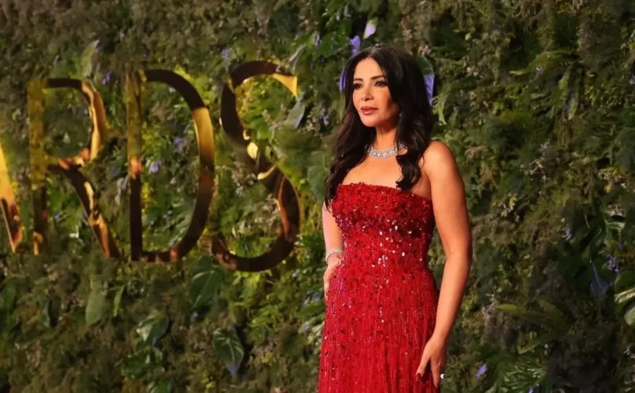 منى زكي أفضل ممثلة في مهرجان الأقصر للسينما الأفريقية