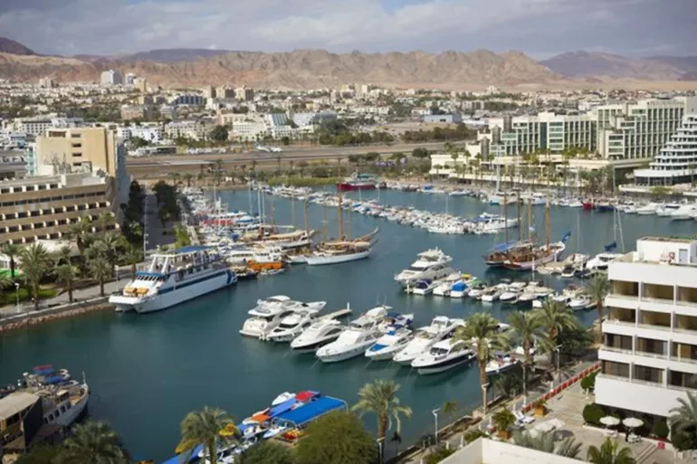 إسرائيل تعترض صاروخا باليستيا بإيلات والجيش الأميركي يقصف أهدافا للحوثيين