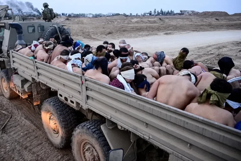 قناة عبرية تكشف صنوف التعذيب لأسرى "حماس" بسجون إسرائيل