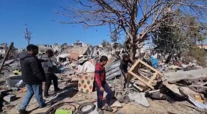 الاحتلال يرتكب مجازر جديدة برفح وقناصة يستهدفون النازحين بخان يونس