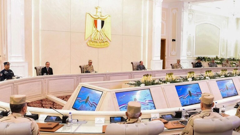 محور اجتماع السيسي المفاجئ مع قادة الجيش في "الأوكتاغون"