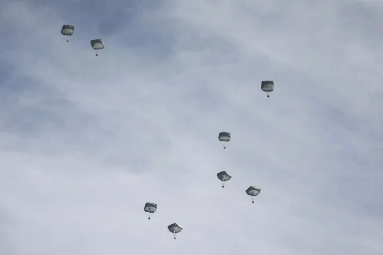 كيف ستقوم الولايات المتحدة بإسقاط مساعدات جوية لغزة؟