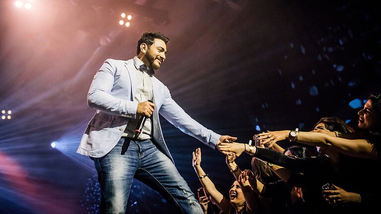 تامر حسني يثير ضجة واسعة بعد طرح إعلان في أول أيام رمضان