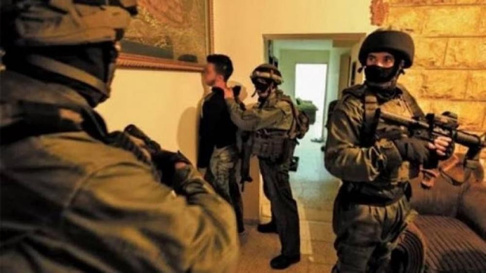 الاحتلال يشن حملة دهم واعتقالات في الضفة العربية