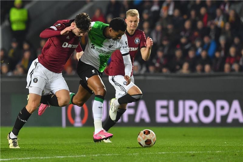 بالصور : ليفربول ينجز المهمة نظريا أمام سبارتا براج