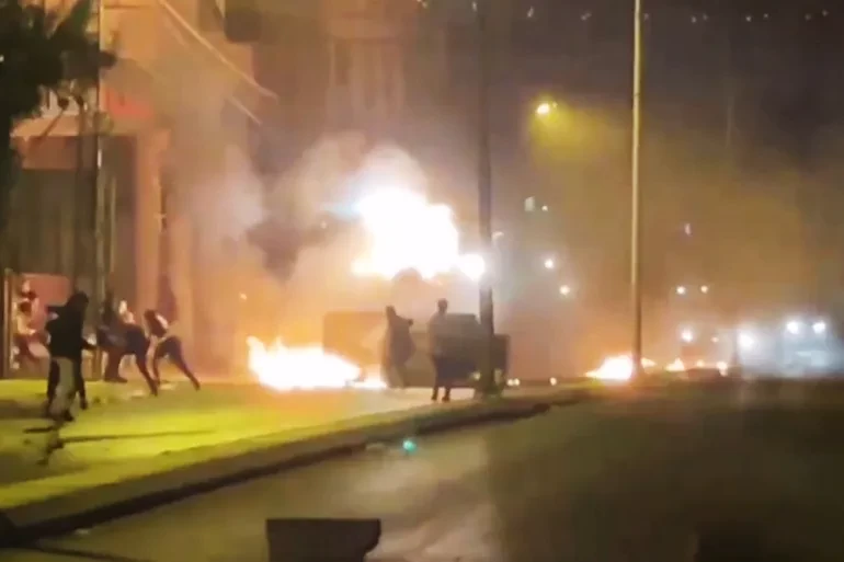 اشتباكات في نابلس وقلقيلية و90 ألف مصل في الأقصى رغم قيود الاحتلال