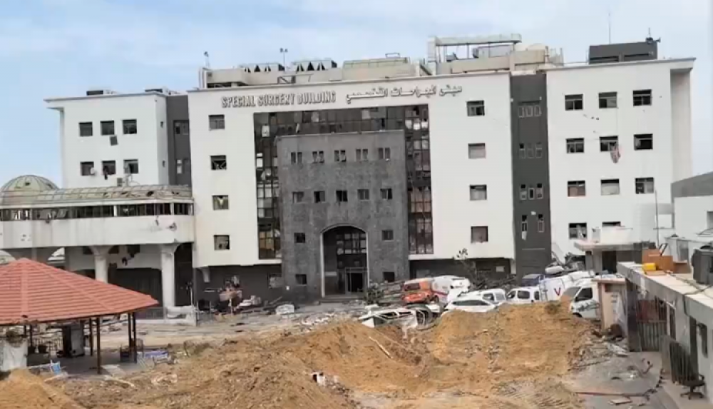 الاحتلال يواصل عدوانه على مجمع الشفاء ومحيطه لليوم الـ11 على التوالي