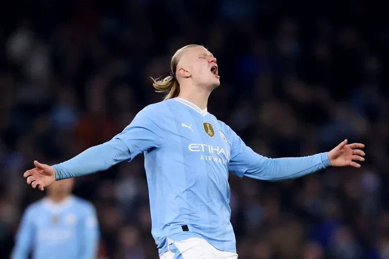 إصابة هالاند مع منتخب النرويج تهدد مشاركته ضد أرسنال