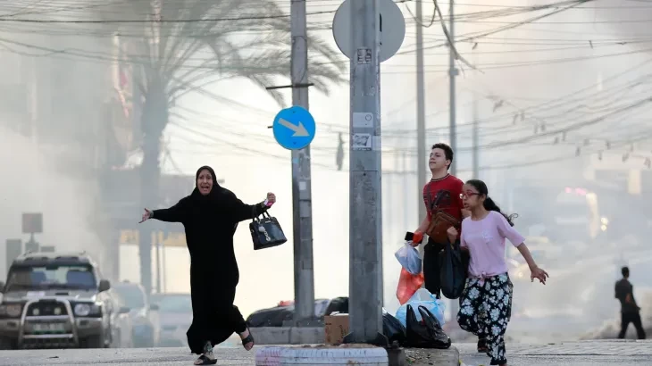 الاحتلال يأمر بإخلاء محيط مجمع الشفاء في غزة