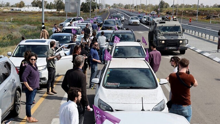 إسرائيل.. نشطاء يساريون يحاولون إيصال مساعدات إلى غزة