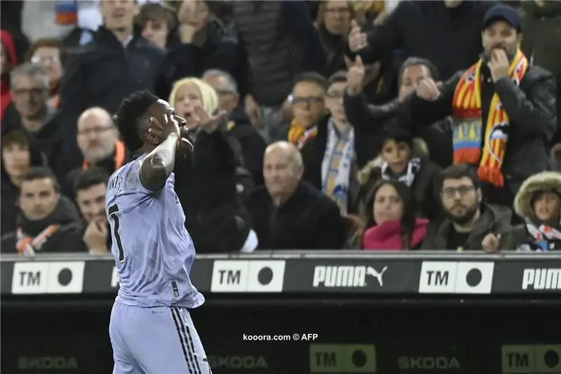 بالصور: فينيسيوس يفرض الصمت في ميستايا.. ويعود بالريال من بعيد