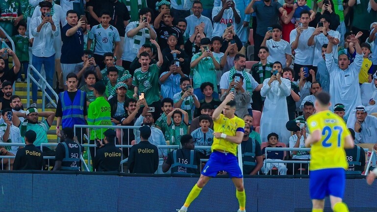 بعد الحركة "المشينة" ضد جماهير الشباب.. تصرف رونالدو مع جماهير الأهلي (فيديو)