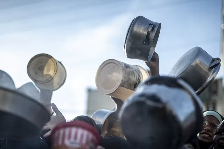 شهيد وجرحى بتدافع للحصول على مساعدات في بيت لاهيا