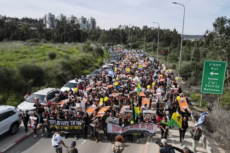 مظاهرات في إسرائيل تطالب بصفقة تبادل وأخرى تدعو لوقف الحرب